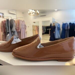 Naturalizer Glossy Tan Flats